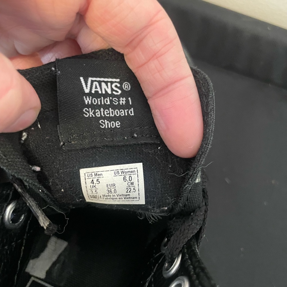 Vans - Picture 2 of 2